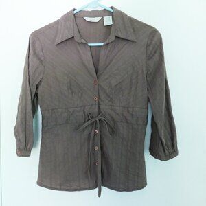 brown v-neck stretch button down fitted blouse 3/4 sleeves woven pattern size S